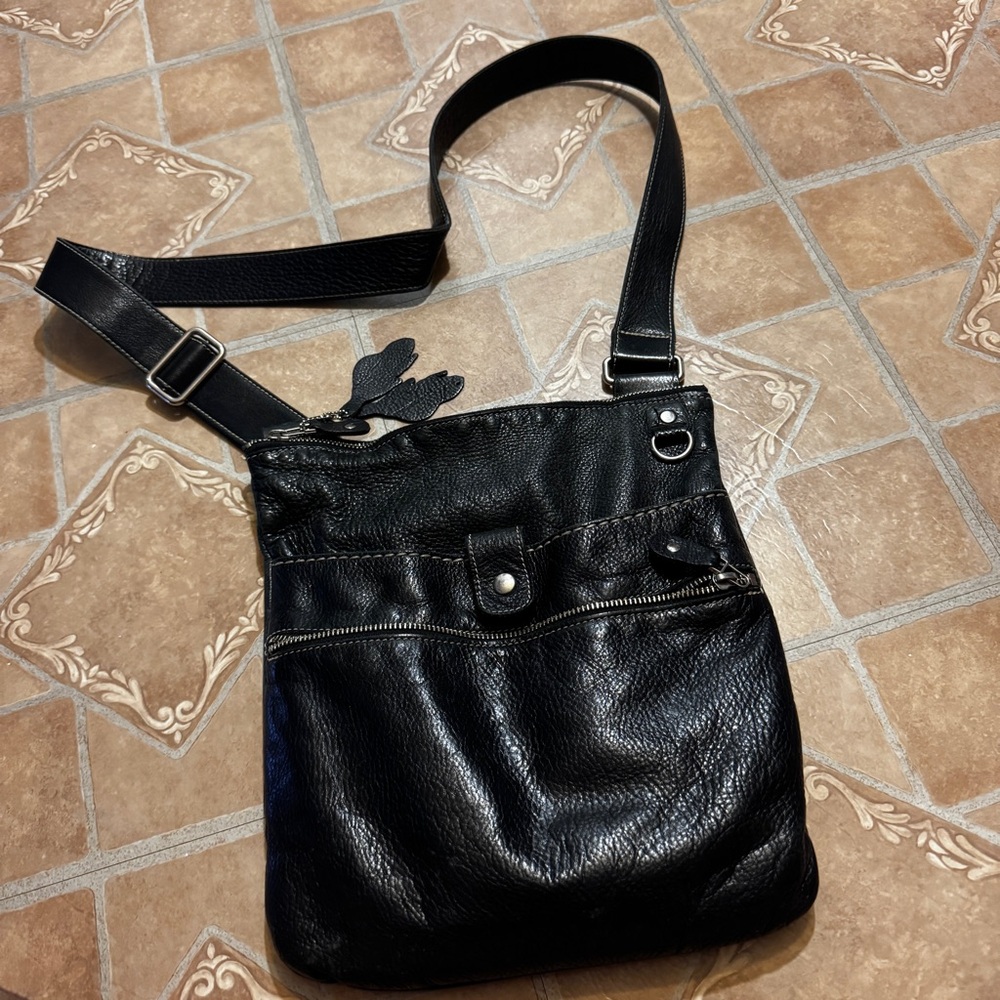 Authentic Roots Genuine Leather Crossbody Bag – Black Pebbled Leather